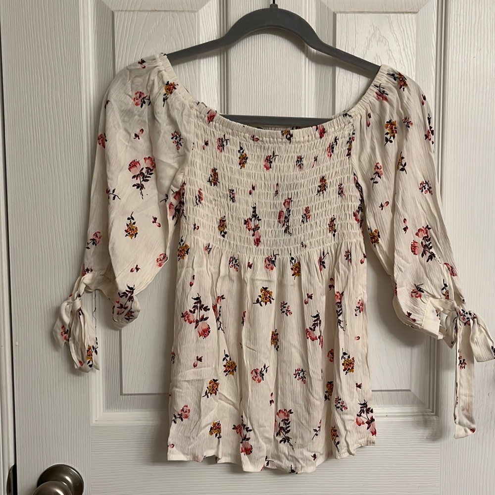 one clothing Los Angeles Cream Floral Top 3/4 Sleeves Rayon Size Small